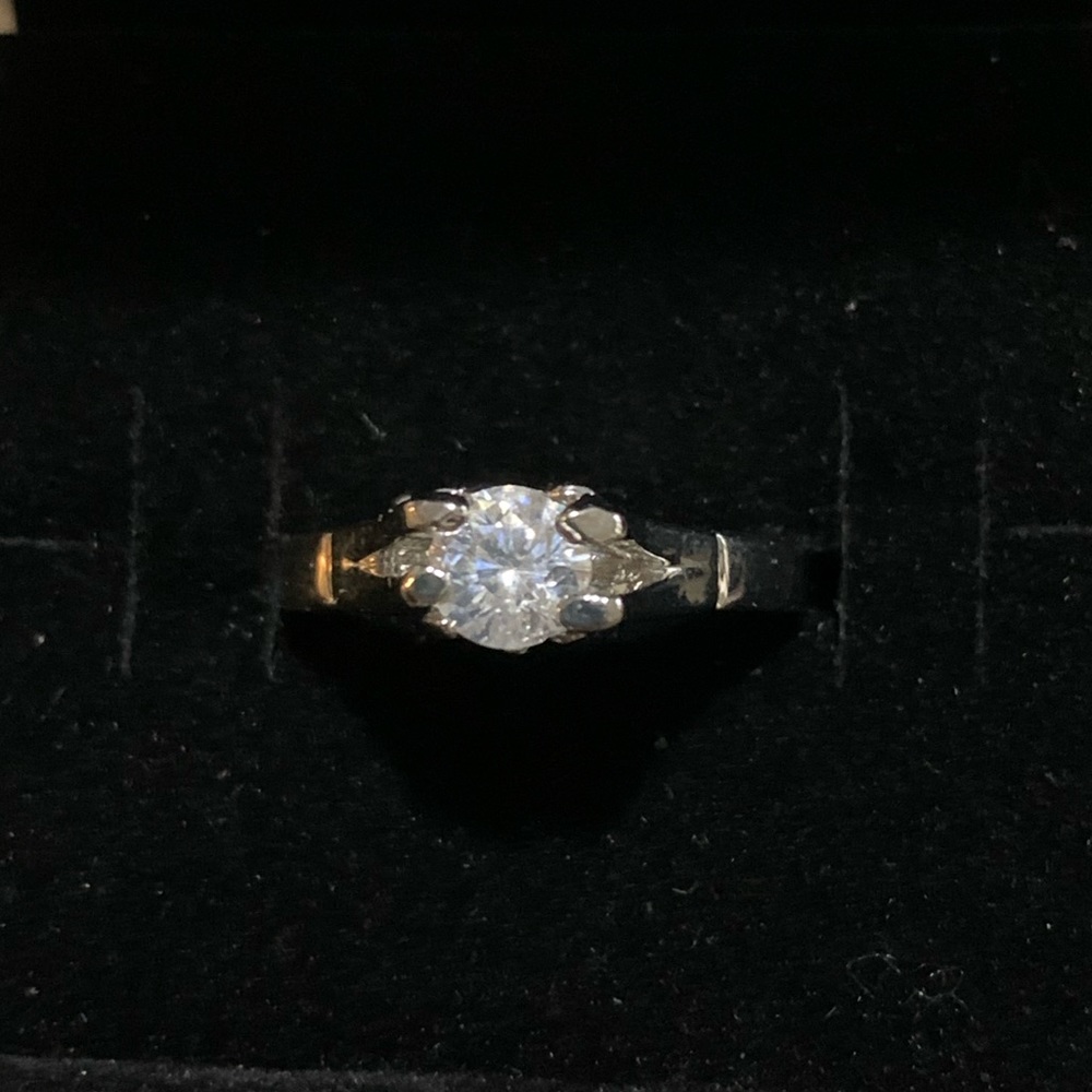 💍- Beautiful Ring - Clear Stone Ring